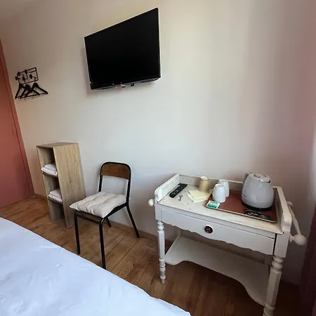 L Hirondelle 3 Bed & Breakfast 3*